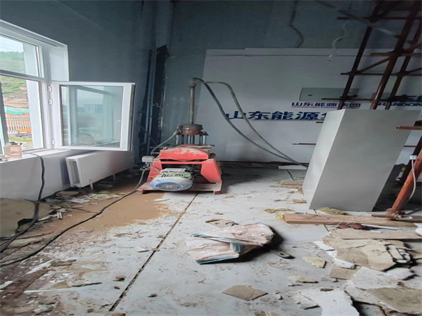 个旧地基基础下沉墙体裂缝加固注浆顶升施工