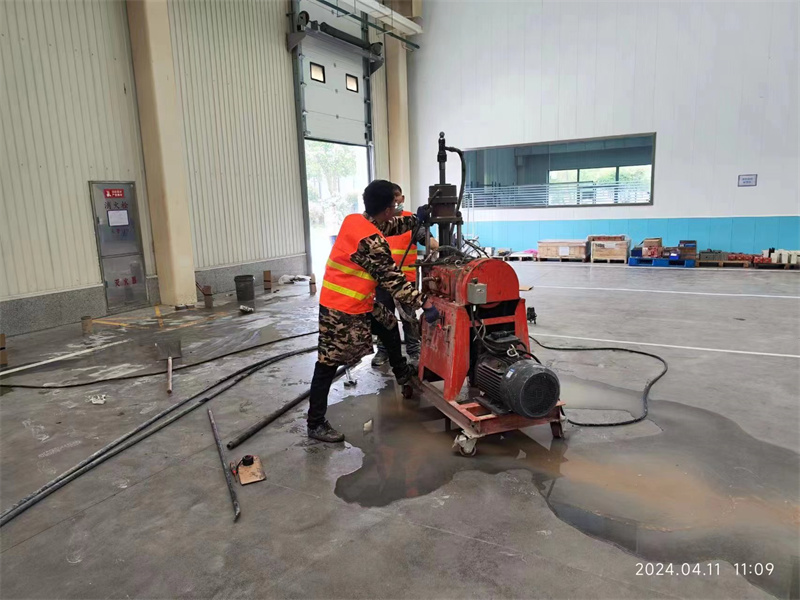 个旧厂房地面下沉塌陷注浆加固施工